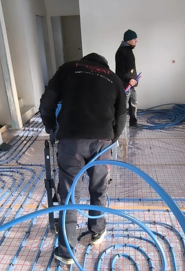 Ekipa HeatMac przy pracy — montaż w terenie